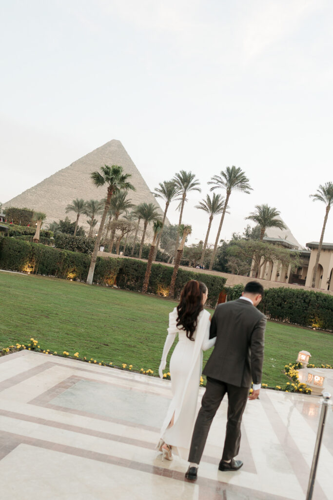 Couple walking towards Egyptian pyramids | Gabys Films